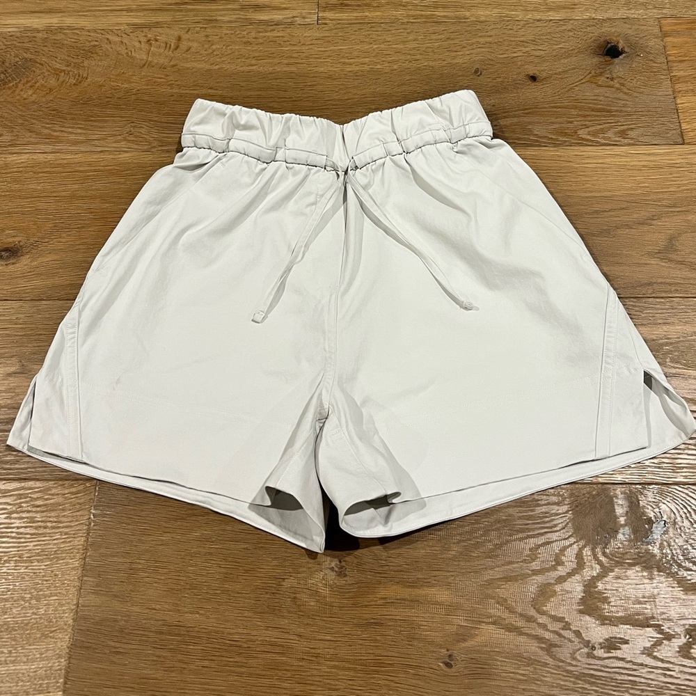 Lululemon Women's Cream Drawstring Shorts XXXS
